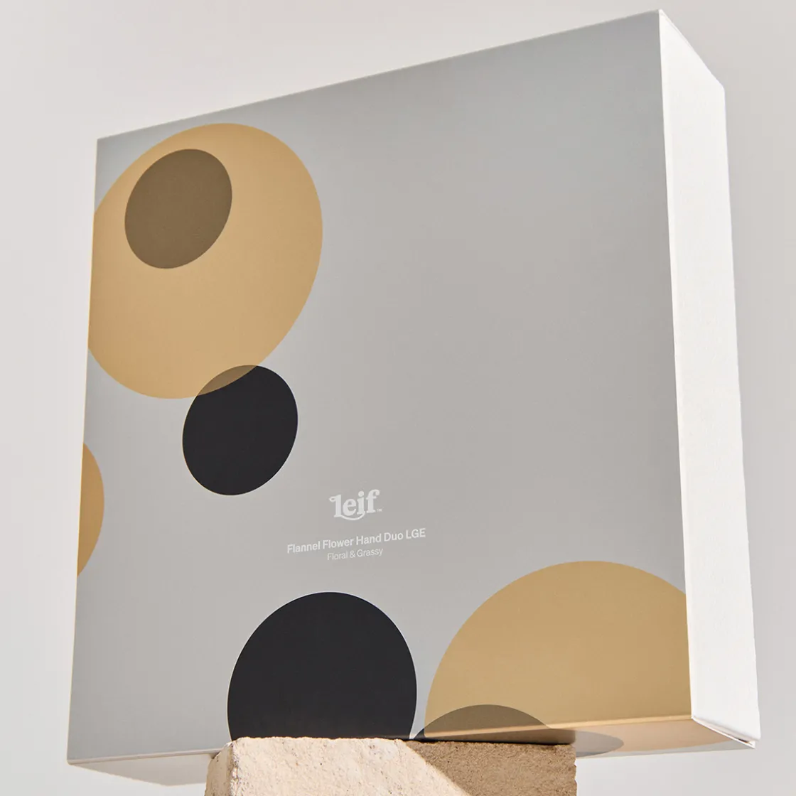 Leif Flannel Flower Hand Duo Large Limited Clearance